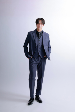 グレータキシード&times;黒ネクタイ