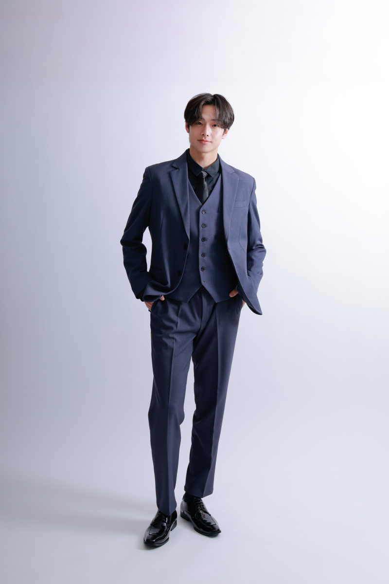 グレータキシード&times;黒ネクタイ