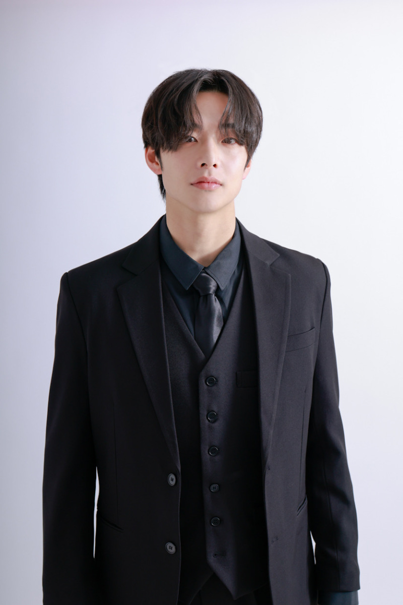 黒タキシード&times;黒ネクタイ