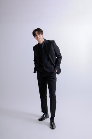 黒タキシード&times;黒ネクタイ