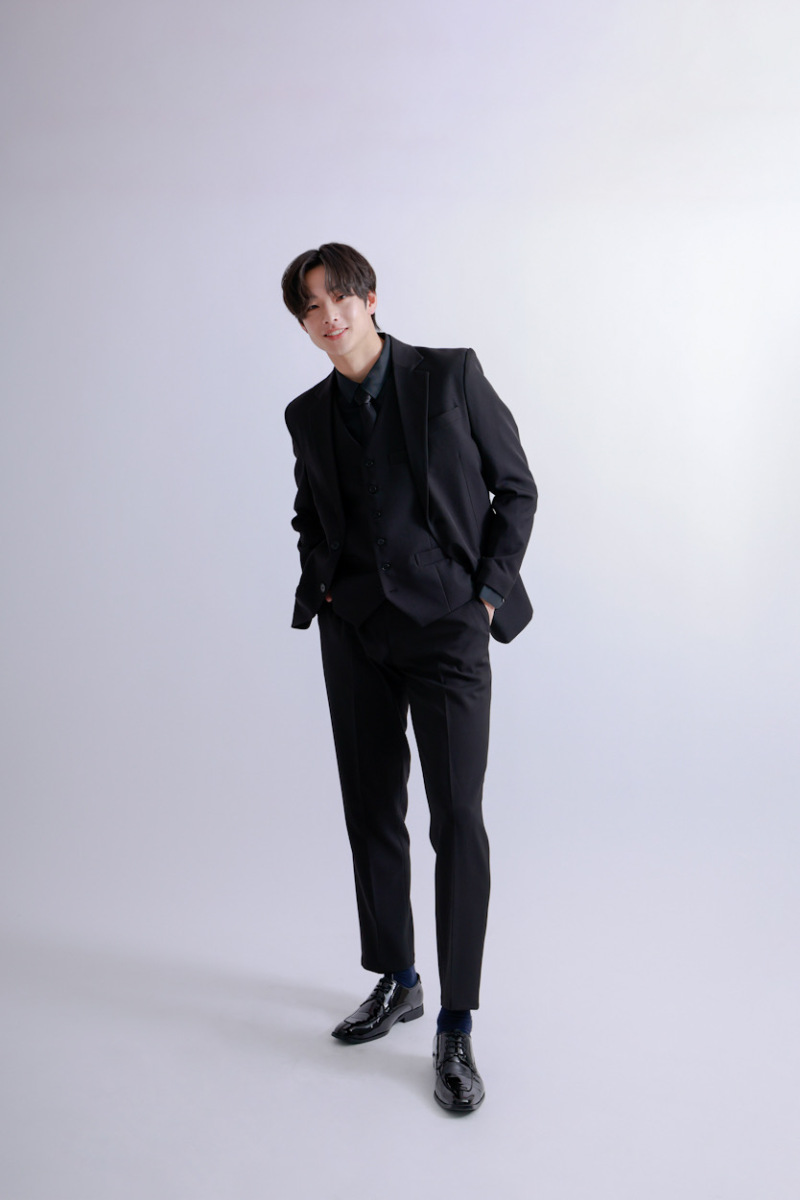 黒タキシード&times;黒ネクタイ