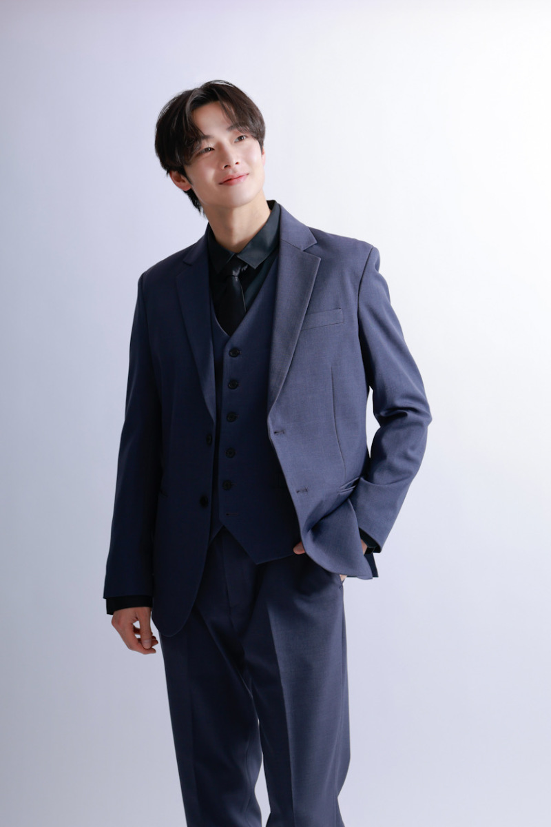 グレータキシード&times;黒ネクタイ