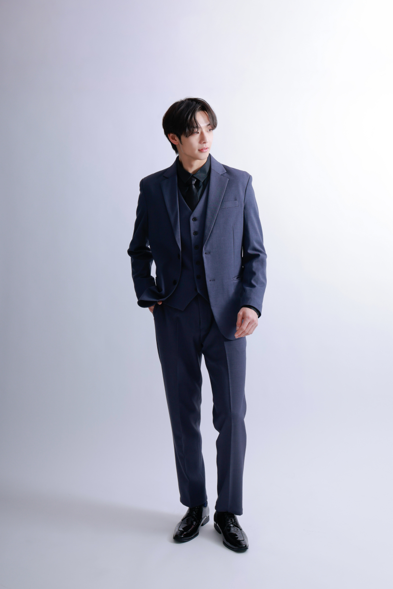 グレータキシード&times;黒ネクタイ