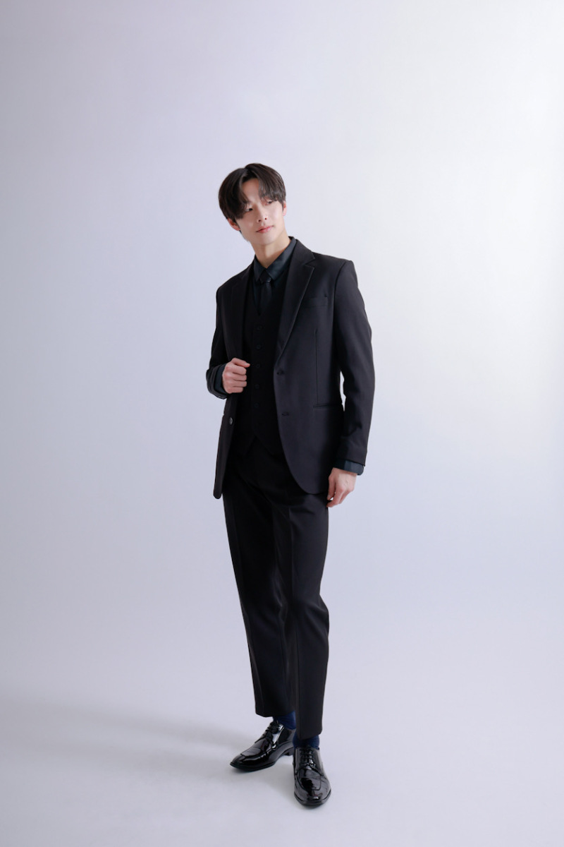 黒タキシード&times;黒ネクタイ