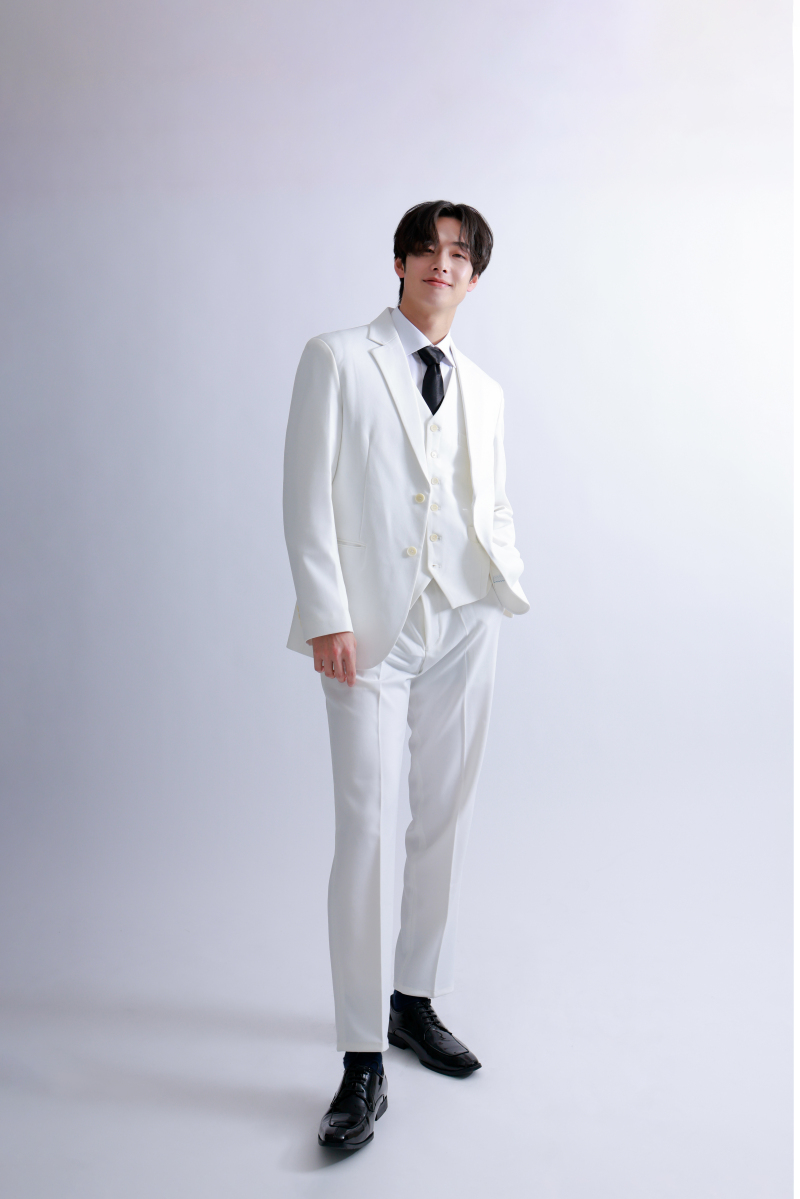 白タキシード&times;黒ネクタイ