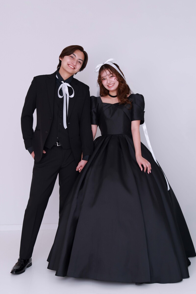 ブラックコーデ×ホワイトリボン