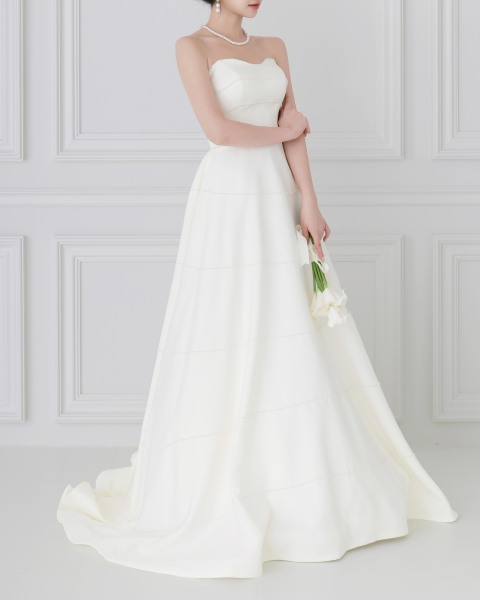 ドレスは８種類の中から！