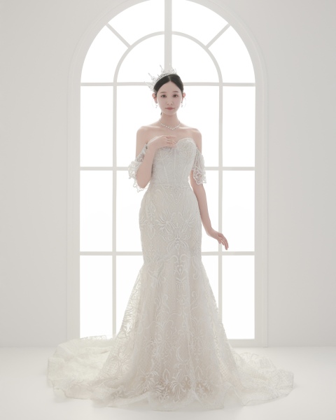 CLELIA_ウエディングドレスが豊富