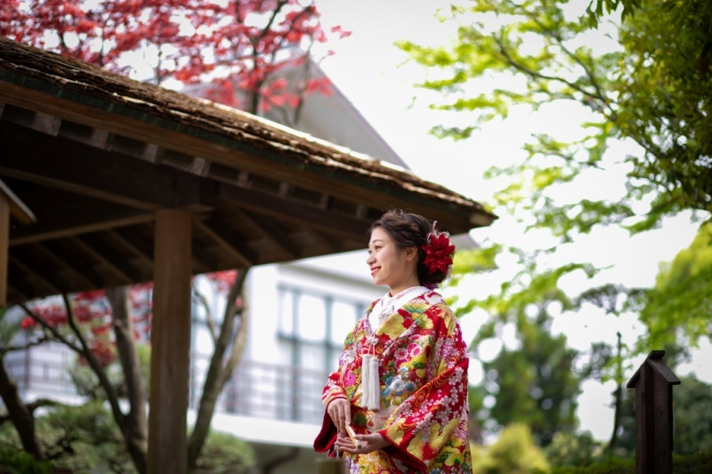 【衣装追加料金なし】花畑記念庭園ロケ|衣装選び放題×100カット×ヘアメイク込。滝や池が織りなす和の情景の中で撮影を。