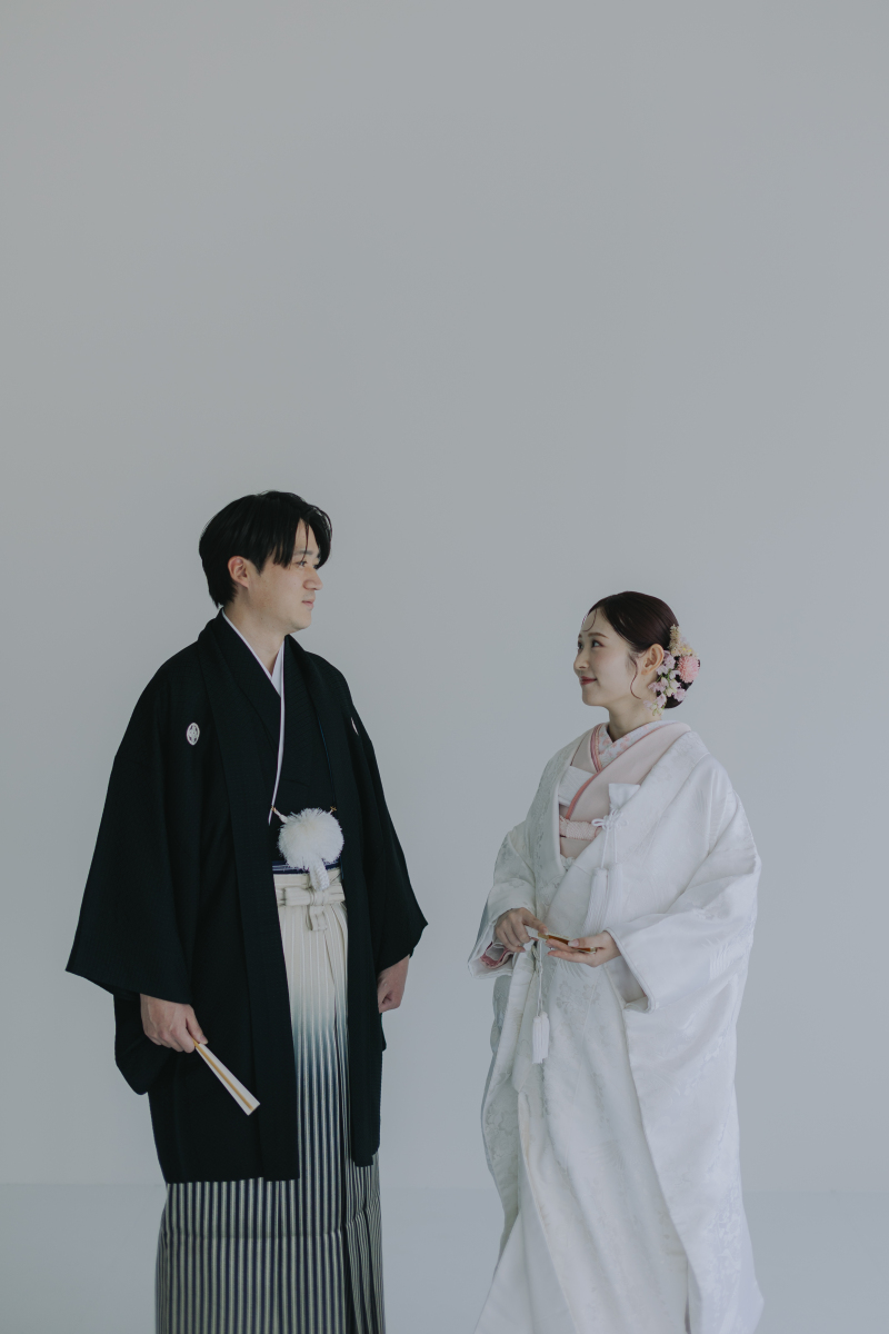 シンプルさが際立たせる二人の和装姿