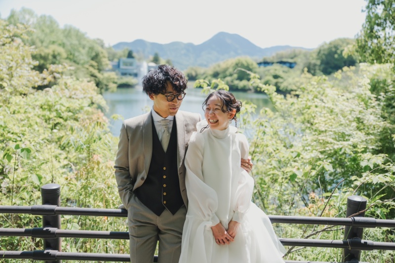 湖のほとりで、いつものお二人らしく
