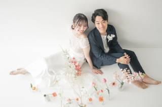 【3月平日撮影限定】スタジオモフOPEN祝2周年⭐︎感謝フェア⭐︎｜スタジオ洋装2着（衣装2着新婦様 全データ300カット以上）