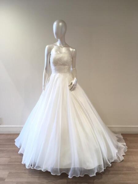 ウェディングドレス