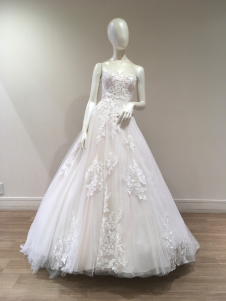 ウェディングドレス