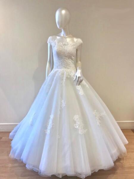 ウェディングドレス