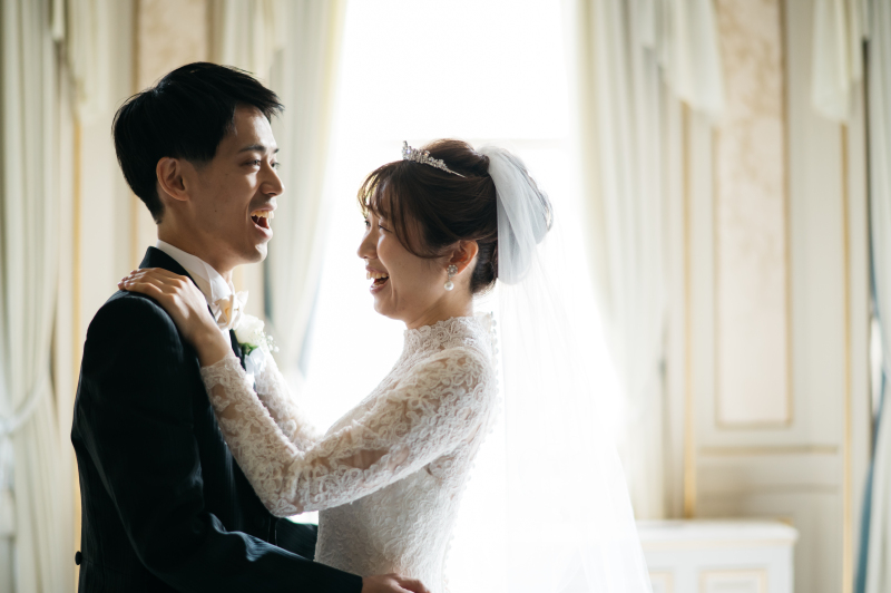 巧みな言葉かけでお二人の笑顔を引き出します。