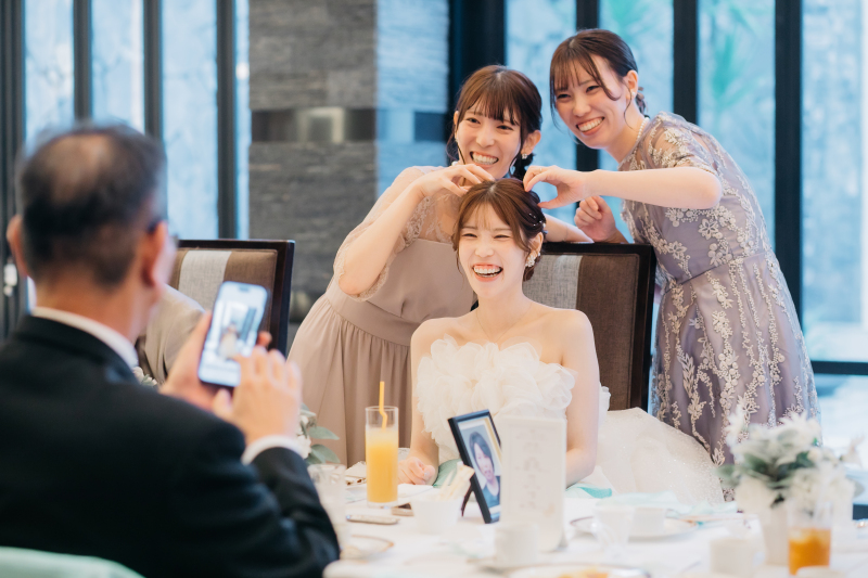 【ドレス差額なし】ドレス2着撮影＆会食付き〈6名～選べる料理スタイル〉