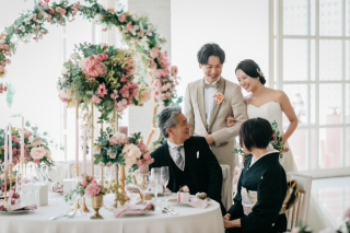 ドレスも和装も着たい方へ・ヘアメイク・撮影80カット、家族とのお食事6名様分全部込み!