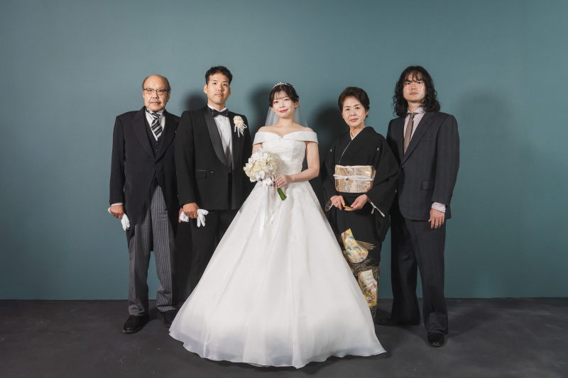 貸切スタジオ &times; 家族フォトプラン　洋装１点【撮影料・スタジオ使用料・衣裳・ヘアメイク・データ全て込み】