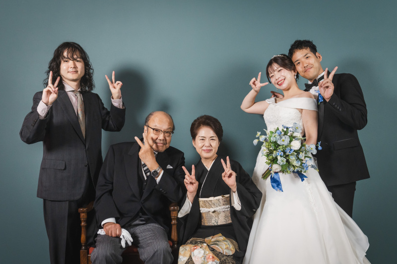 貸切スタジオ &times; 家族フォトプラン　洋装１点【撮影料・スタジオ使用料・衣裳・ヘアメイク・データ全て込み】