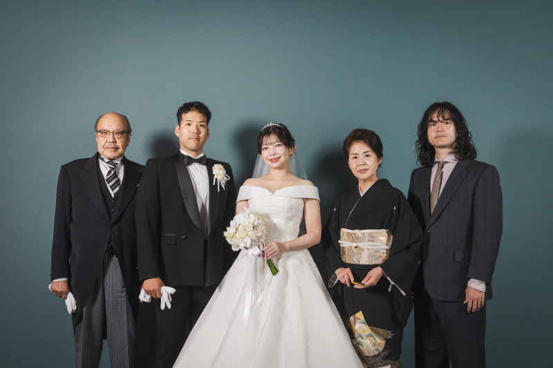 《家族・ペットフォトプラン》貸切スタジオ * 洋装1点【撮影料・スタジオ使用料・衣裳・ヘアメイク・データ全て込み】