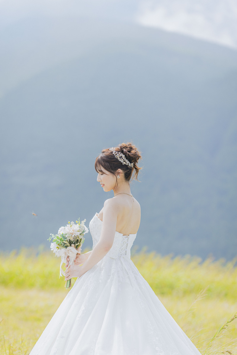 【阿蘇/俵山フォト】ドレス姿が映える大自然!移動から楽しむ贅沢ロケーション撮影