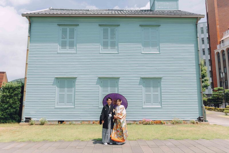 ミントグリーンの洋館前で