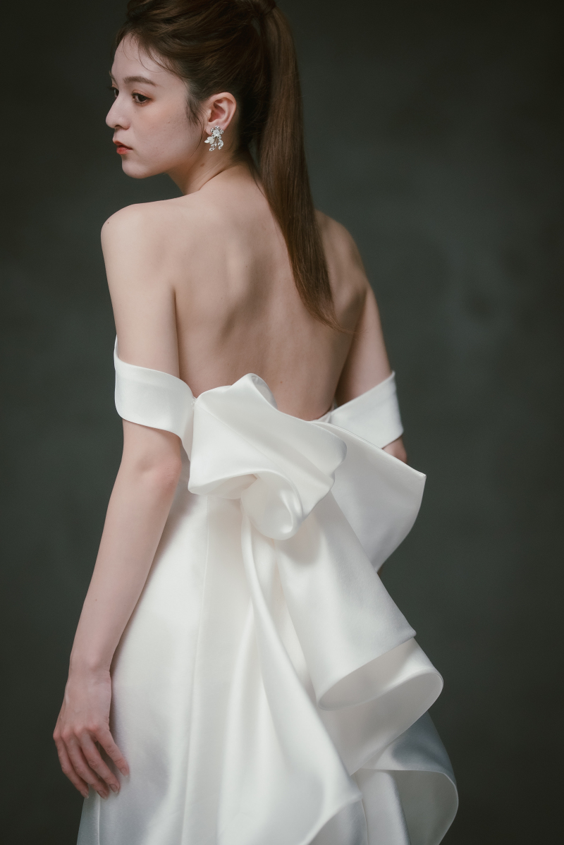 Trinity＜Off Shoulder＋Train＞