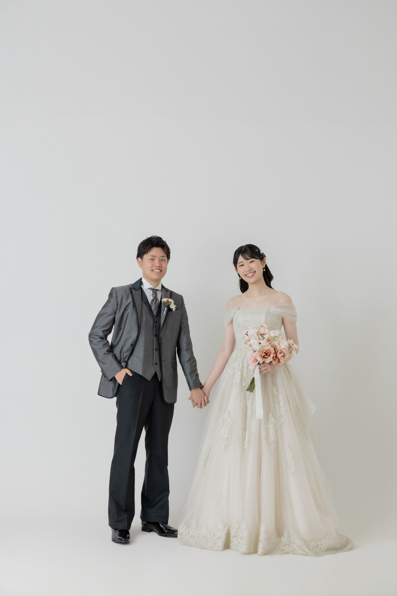 自然体な笑顔が輝く!貸切スタジオでの一枚