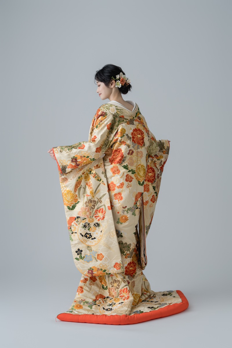 【和装+洋装スタジオ撮影13,200円】衣装+ヘアメイク+肌・スタイル修正◎婚礼写真&画像データ各2枚+台紙付き