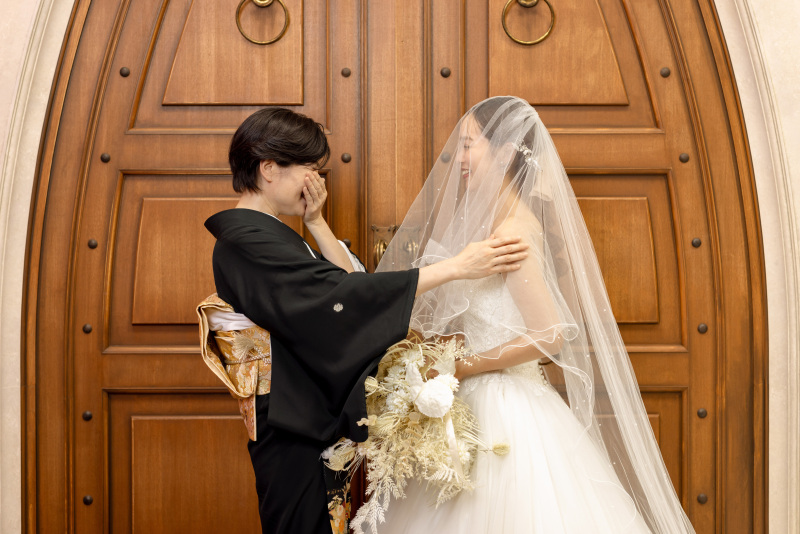 大切なご家族との家族写真やチャペルセレモニーを通して、感謝の気持ちを伝える一日に。ただキレイな写真を残すだけでなく、お二人やご家族の思い出に残る一日をトータルサポート。結婚式場で1,000組以上の結婚式のお手伝いをしてきたフォトグラファーやプランナーが在籍しているので、演出のご提案なども可能。