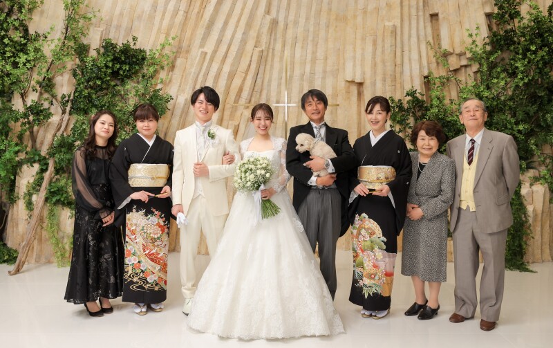 大切なご家族との家族写真やチャペルセレモニーを通して、感謝の気持ちを伝える一日に。ただキレイな写真を残すだけでなく、お二人やご家族の思い出に残る一日をトータルサポート。結婚式場で1,000組以上の結婚式のお手伝いをしてきたフォトグラファーやプランナーが在籍しているので、演出のご提案なども可能。